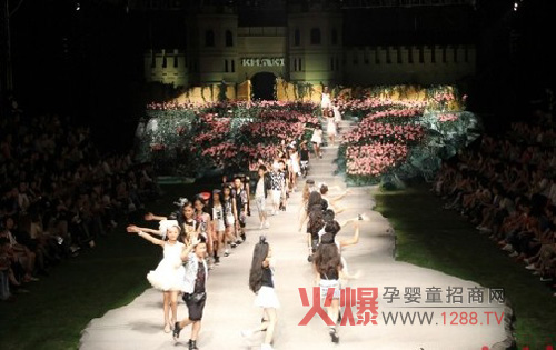 ������2014���ļ������Z����Ʒ�l(f��)�����A�M��Ļ