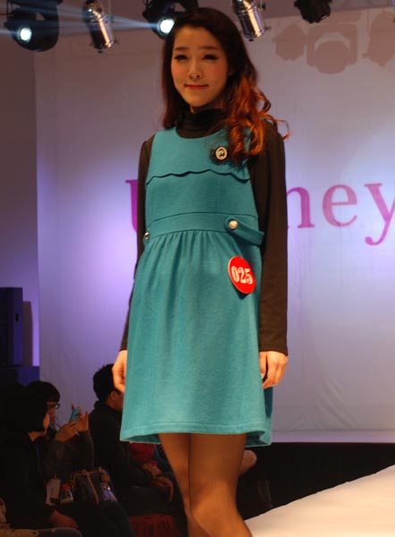 ��(y��u)ؐ���{(l��n)ɫ�o��yunf�B��ȹ