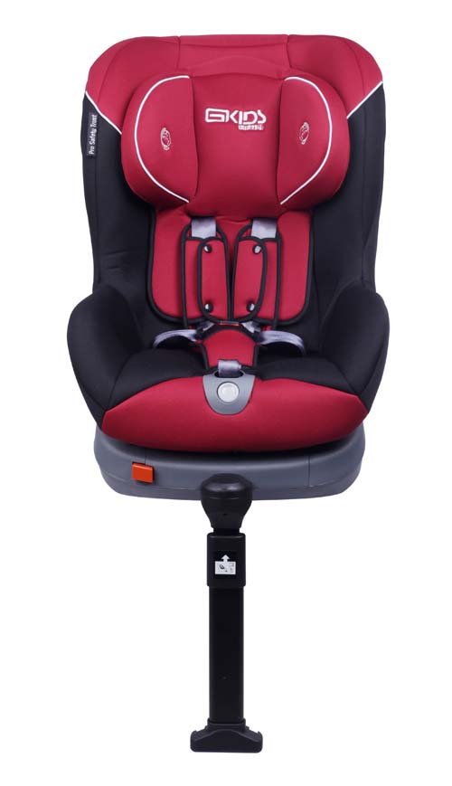 環(huán)球娃娃全球星安全座椅紅黑正面