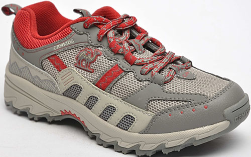 駱駝兒童跑鞋帶有紅色