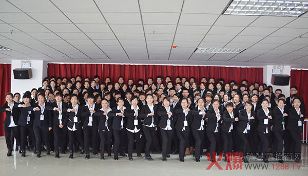 火爆網工作人員合影