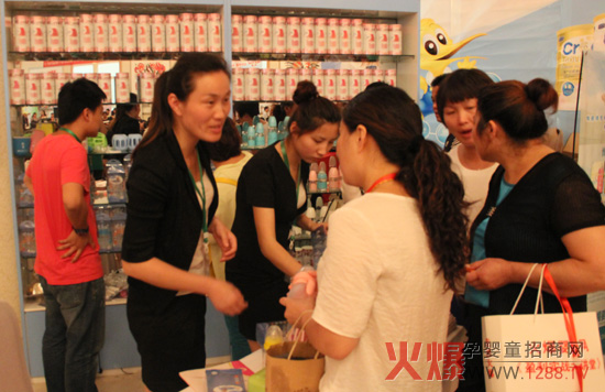 ��ʿСñ�y�ֺ�����ƿ�𱬾W(w��ng)���v���ό�վ��һչ���L(f��ng)