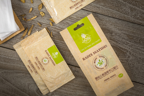 小貝樂(lè)yingye板藍(lán)根手口濕巾.jpg 小貝樂(lè)yingye板藍(lán)根手口濕巾.jpg