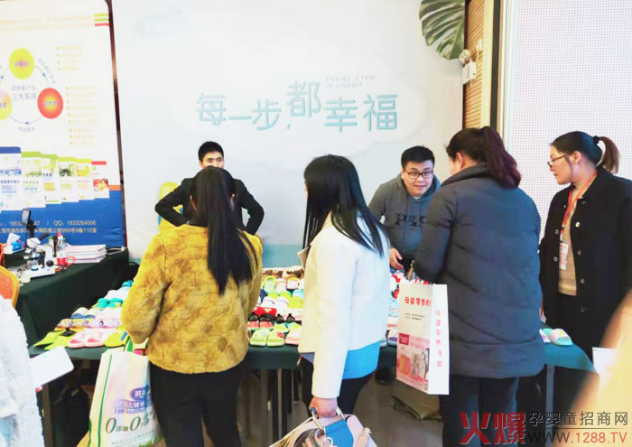 ÿһ�������Ҹ���ĸ�����۷��(hu��)����վ�����չ����Ҹ�����ͯЬ���ʱ��F(xi��n)�A������