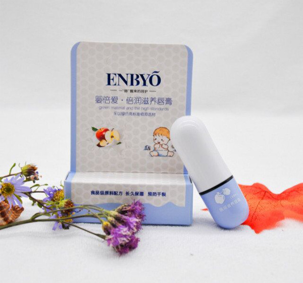 嬰倍愛倍潤滋養(yǎng)唇膏.jpg 嬰倍愛倍潤滋養(yǎng)唇膏.jpg