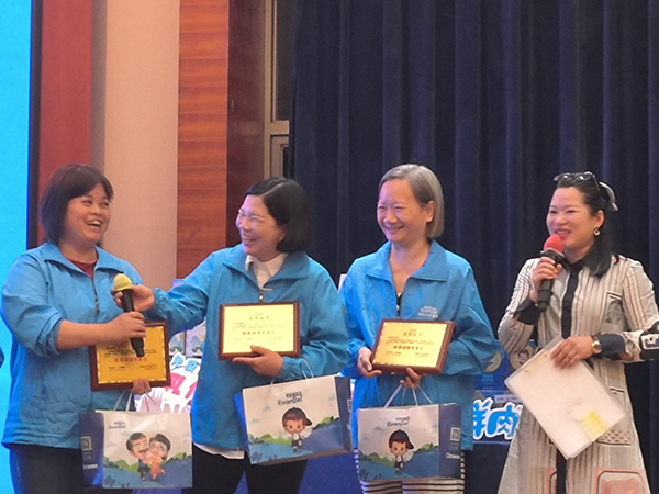 頒獎環(huán)節(jié)1.jpg 頒獎環(huán)節(jié)1.jpg