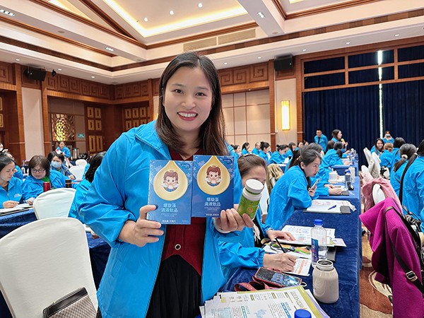 現(xiàn)場搶答環(huán)節(jié)-獲獎?wù)?.jpg 現(xiàn)場搶答環(huán)節(jié)-獲獎?wù)?.jpg