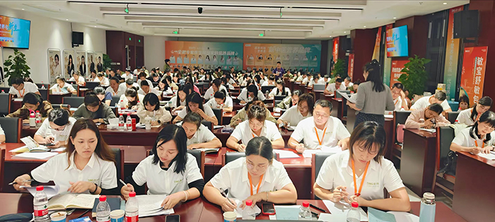 營(yíng)小善全國(guó)首屆新中醫(yī)營(yíng)養(yǎng)學(xué)術(shù)交流會(huì)4.jpg 營(yíng)小善全國(guó)首屆新中醫(yī)營(yíng)養(yǎng)學(xué)術(shù)交流會(huì)4.jpg