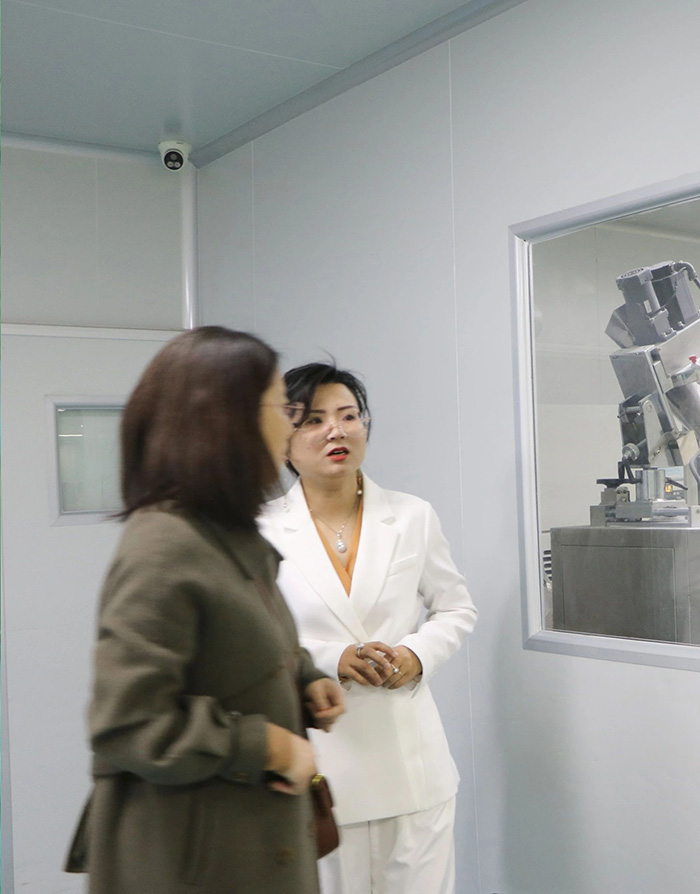 菏澤學院藥學院領(lǐng)導蒞臨中舜生物考察指導4.jpg 菏澤學院藥學院領(lǐng)導蒞臨中舜生物考察指導4.jpg