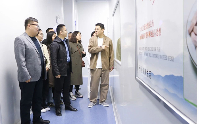 菏澤學院藥學院領(lǐng)導蒞臨中舜生物考察指導5.jpg 菏澤學院藥學院領(lǐng)導蒞臨中舜生物考察指導5.jpg