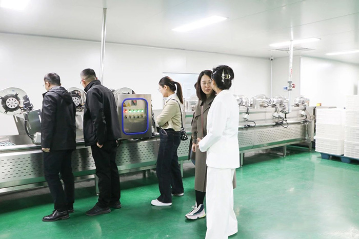 菏澤學院藥學院領(lǐng)導蒞臨中舜生物考察指導12.jpg 菏澤學院藥學院領(lǐng)導蒞臨中舜生物考察指導12.jpg