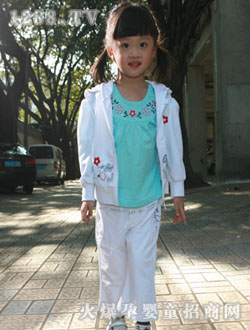 �����ܰ�ɫŮͯ�\�����b