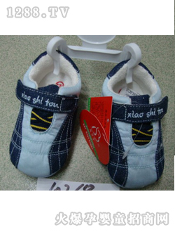 麗嬰房藍色yinge鞋
