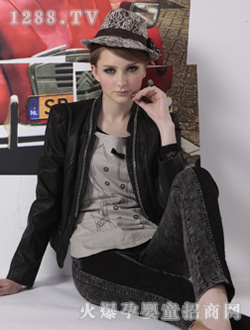 ��ݗ�ߺ�ɫ�r��yunf�b