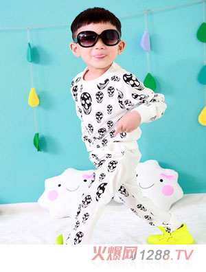 �ڴ�����С��ͯ�\(y��n)��(d��ng)���t�^���e���b��ɫ